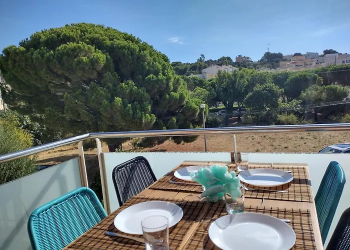 Encantador Apartamento Familiar 4 Px Con Terraza, Parking Y Wi-Fi En Llanca